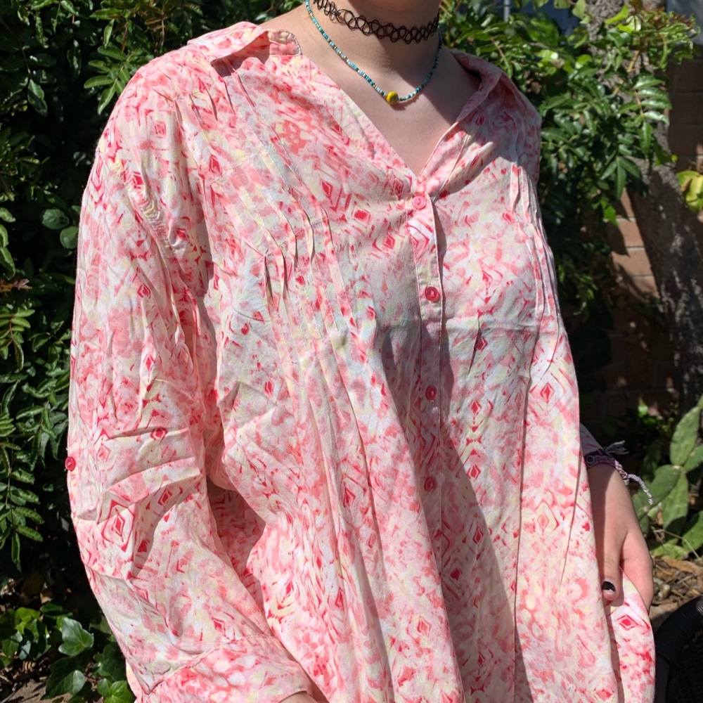 Soft pink flowy top. XL